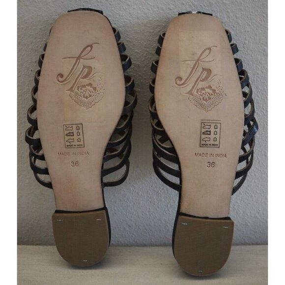 Free People Women Sz US 6/EU 36 Black Snake Print Odette Strappy Flat Sandals $8 - Picture 12 of 13